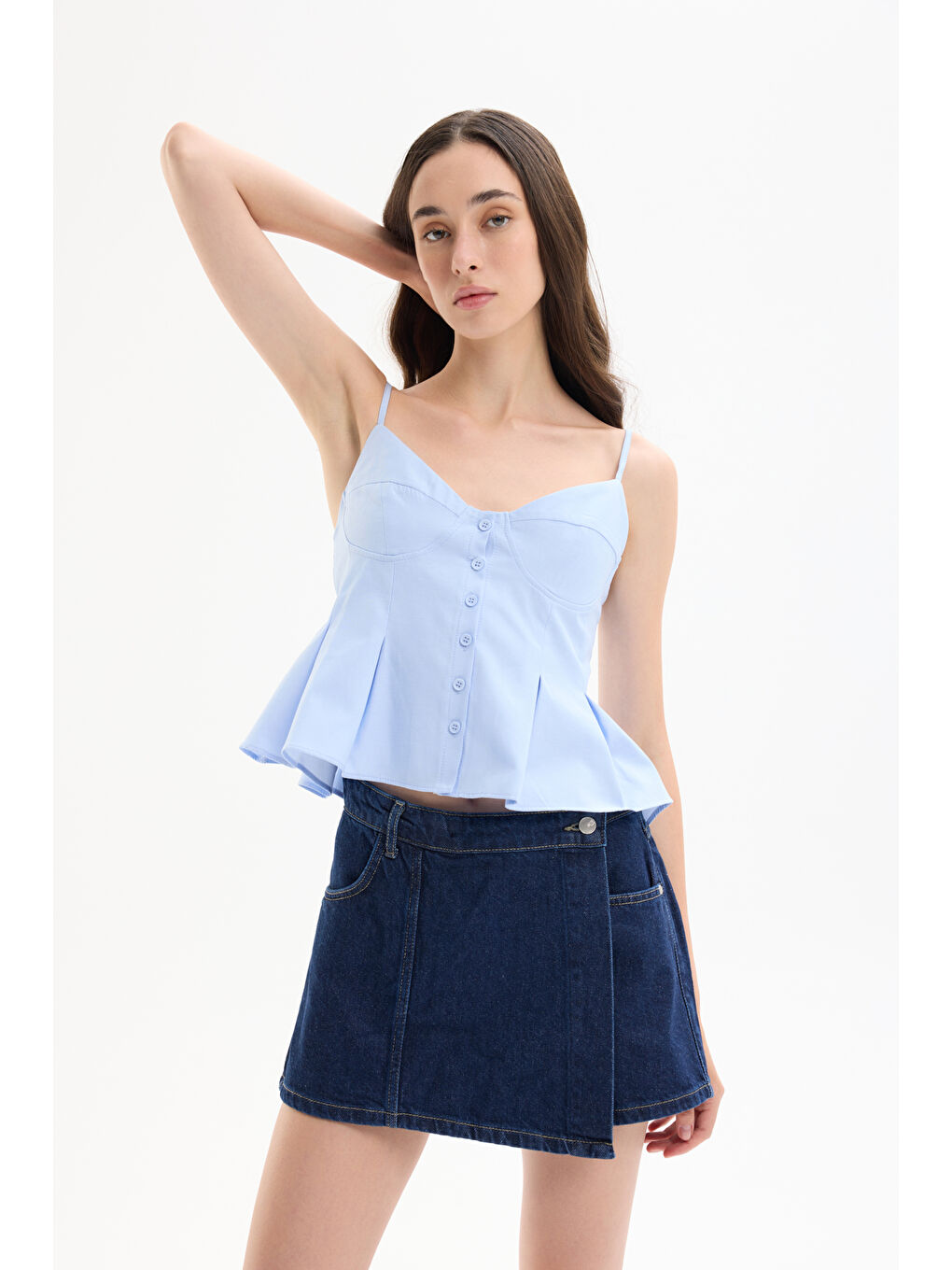 Pile Detaylı Düğmeli İnce Askılı Bluz Mavi