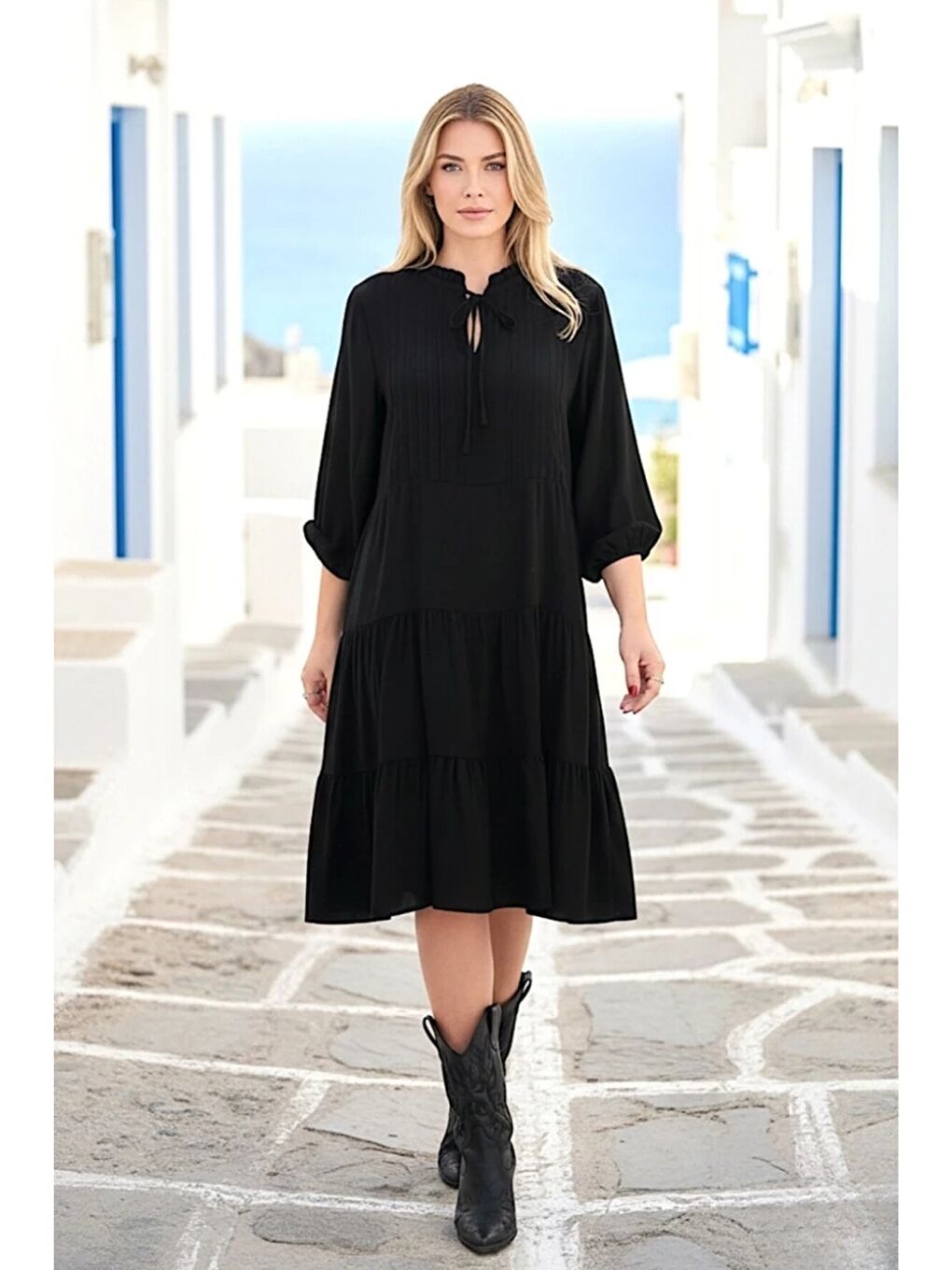 Siyah Nervüllü Kısa Boy Elbise