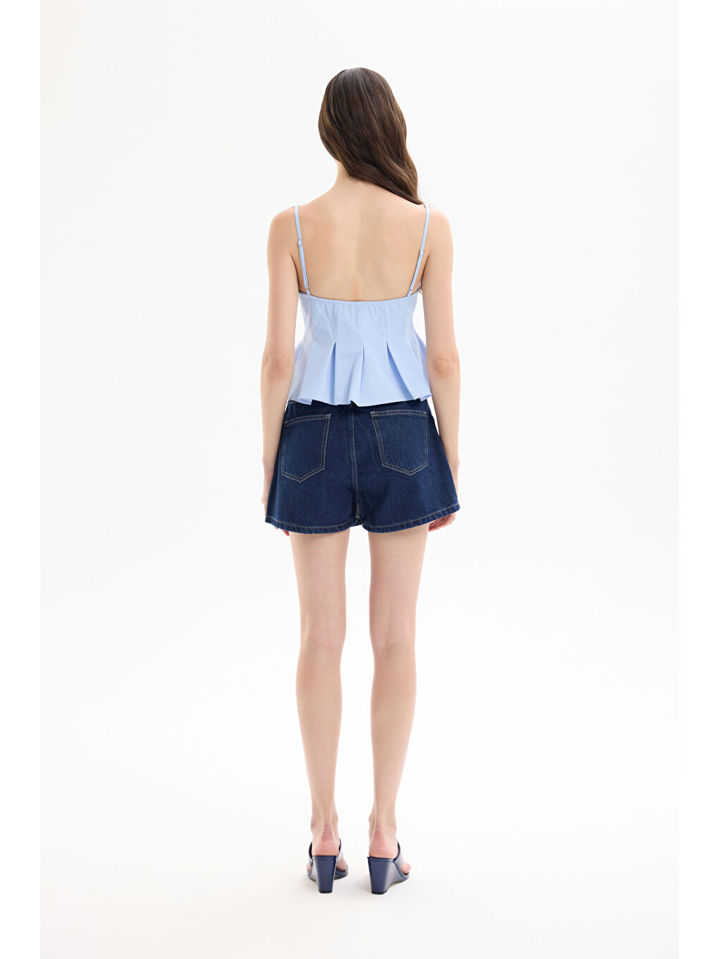 Pile Detaylı Düğmeli İnce Askılı Bluz Mavi-4