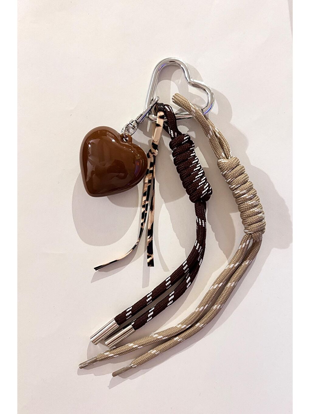 Kalp Charm, Karabina ve İp Sallantılı Anahtarlık Çanta Süsü