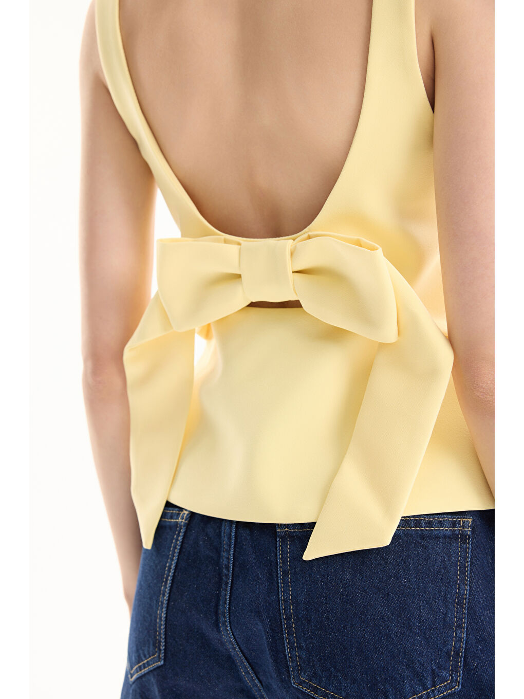 Sırtı Kurdele Detaylı Kare Yaka Askılı  Bluz Sarı-4