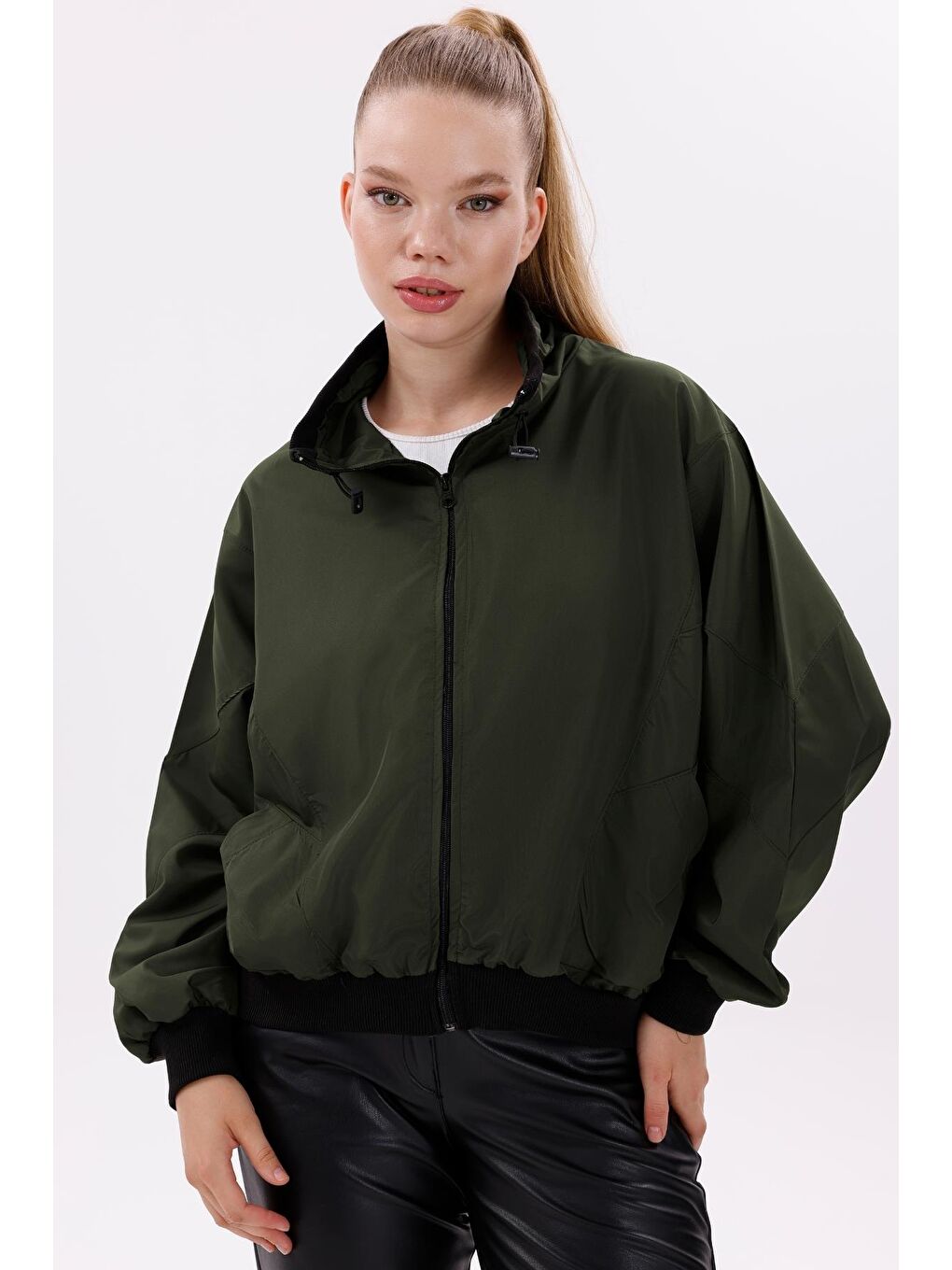 Haki Kadın Dik Yaka Su Ve Rüzgar Geçirmez Oversize Crop Mevsimlik Yağmurluk Rüzgarlık