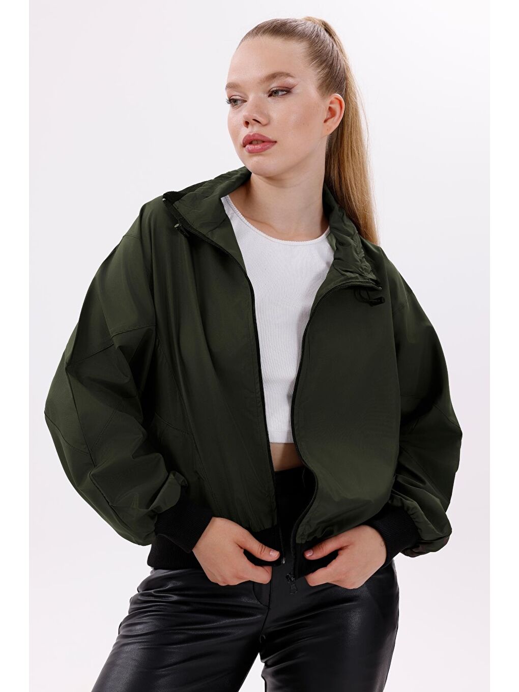 Haki Kadın Dik Yaka Su Ve Rüzgar Geçirmez Oversize Crop Mevsimlik Yağmurluk Rüzgarlık-1