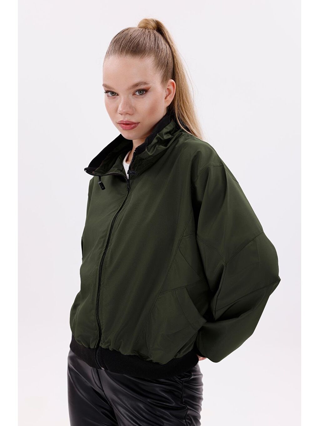 Haki Kadın Dik Yaka Su Ve Rüzgar Geçirmez Oversize Crop Mevsimlik Yağmurluk Rüzgarlık-4