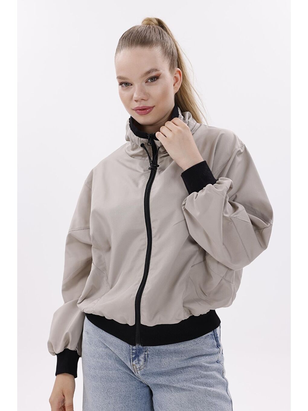 Bej Kadın Dik Yaka Su Ve Rüzgar Geçirmez Oversize Crop Mevsimlik Yağmurluk Rüzgarlık-1