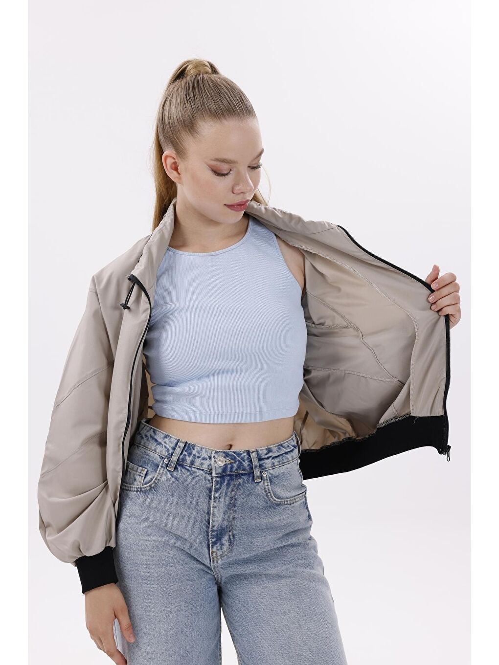 Bej Kadın Dik Yaka Su Ve Rüzgar Geçirmez Oversize Crop Mevsimlik Yağmurluk Rüzgarlık-3