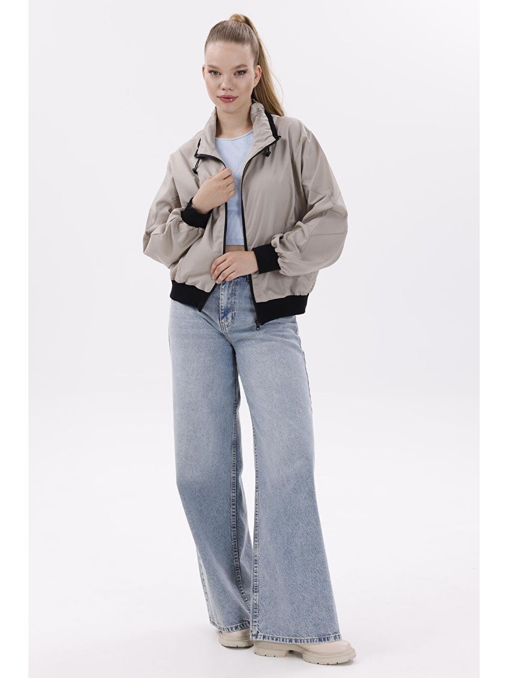 Bej Kadın Dik Yaka Su Ve Rüzgar Geçirmez Oversize Crop Mevsimlik Yağmurluk Rüzgarlık-4