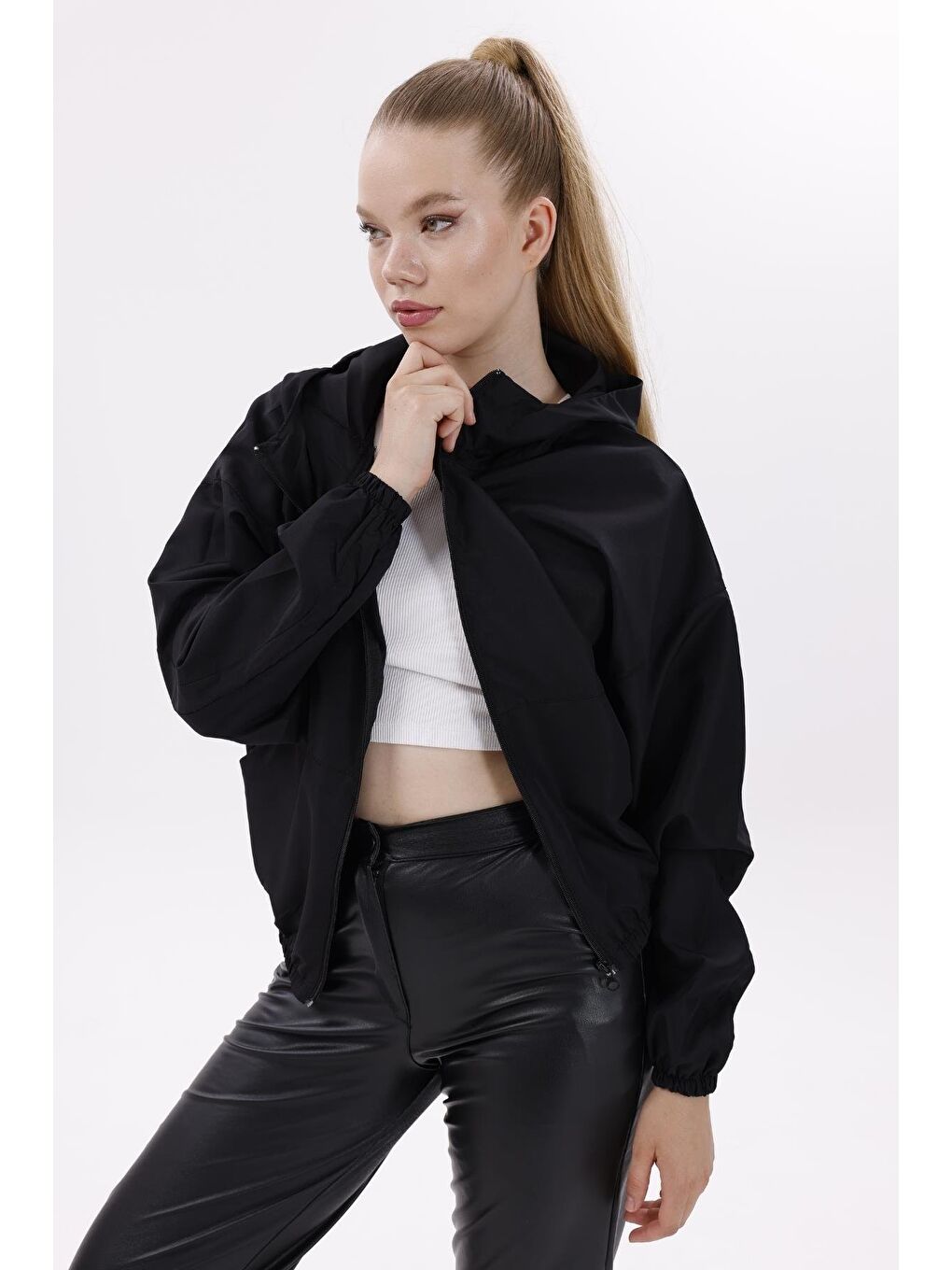 Siyah Kadın Kapüşonlu Su Ve Rüzgar Geçirmez Oversize Yağmurluk - Rüzgarlık-3