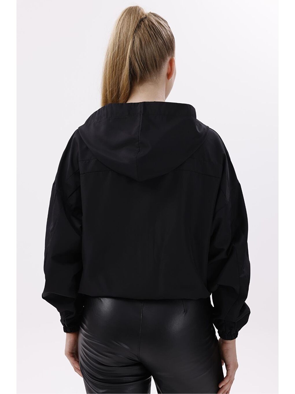 Siyah Kadın Kapüşonlu Su Ve Rüzgar Geçirmez Oversize Yağmurluk - Rüzgarlık-5