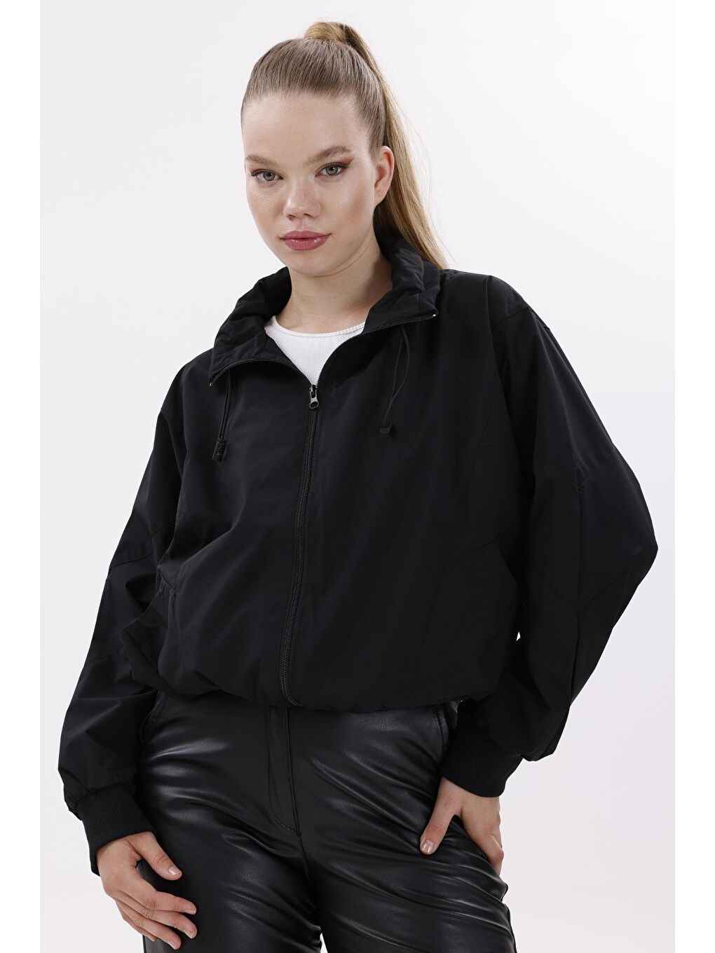 Siyah Kadın Dik Yaka Su Ve Rüzgar Geçirmez Oversize Crop Mevsimlik Yağmurluk Rüzgarlık