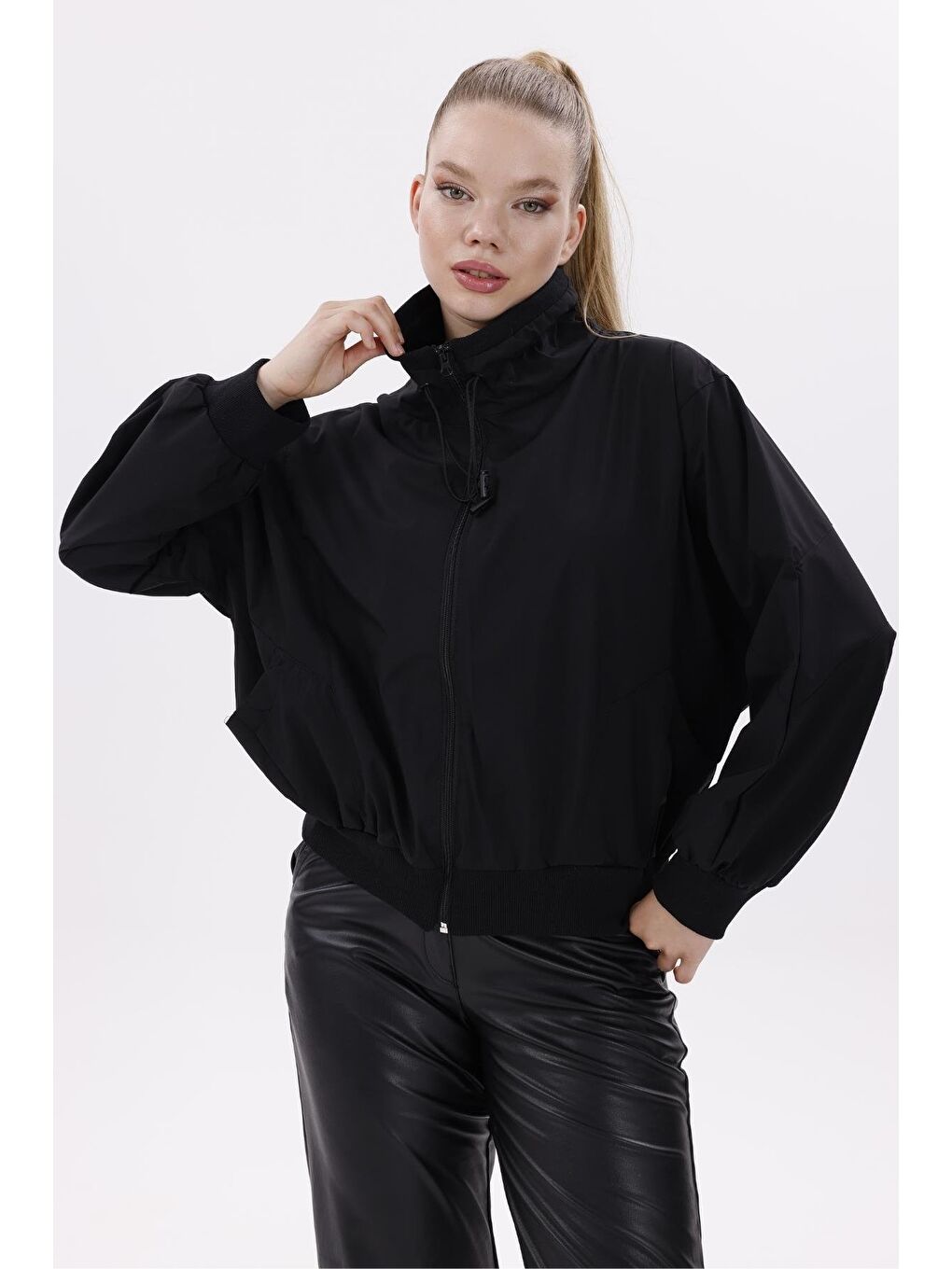 Siyah Kadın Dik Yaka Su Ve Rüzgar Geçirmez Oversize Crop Mevsimlik Yağmurluk Rüzgarlık-1