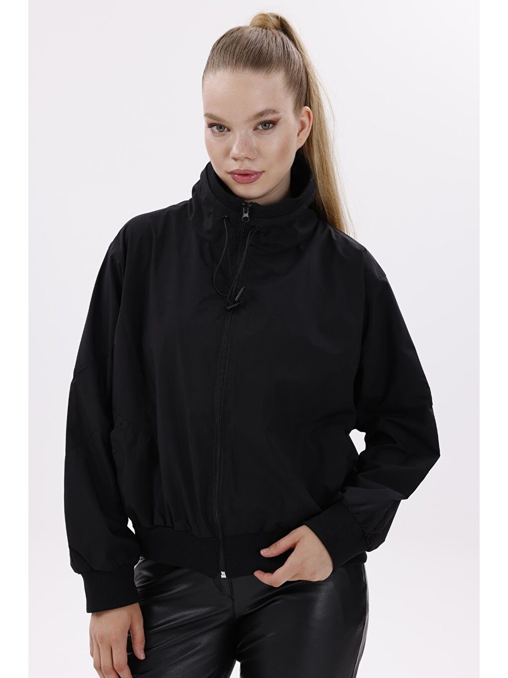 Siyah Kadın Dik Yaka Su Ve Rüzgar Geçirmez Oversize Crop Mevsimlik Yağmurluk Rüzgarlık-2
