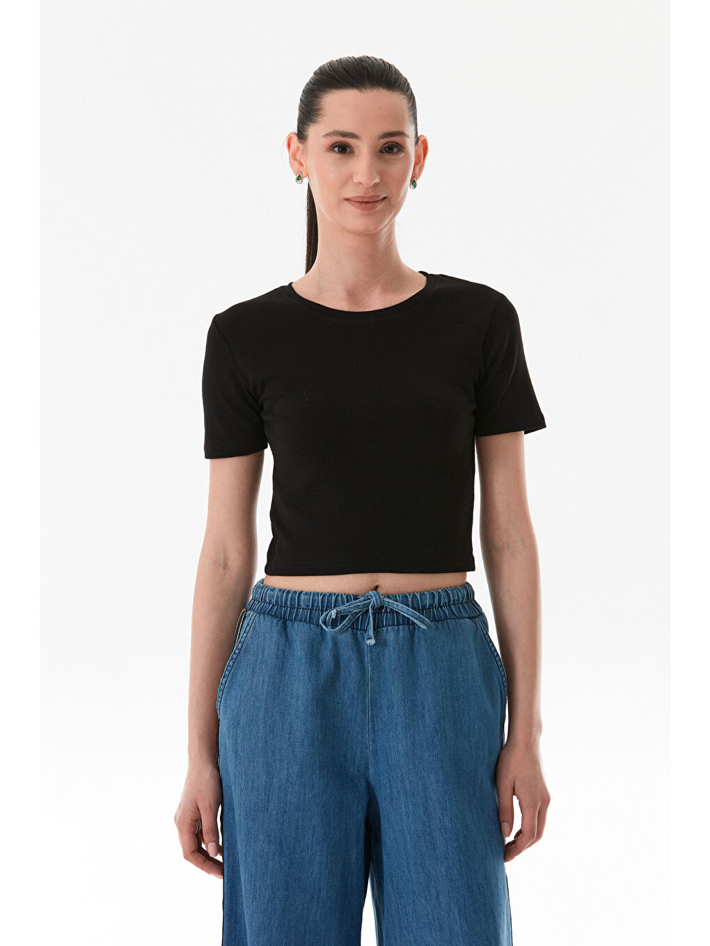 Siyah Basic Bisiklet Yaka Crop Tişört