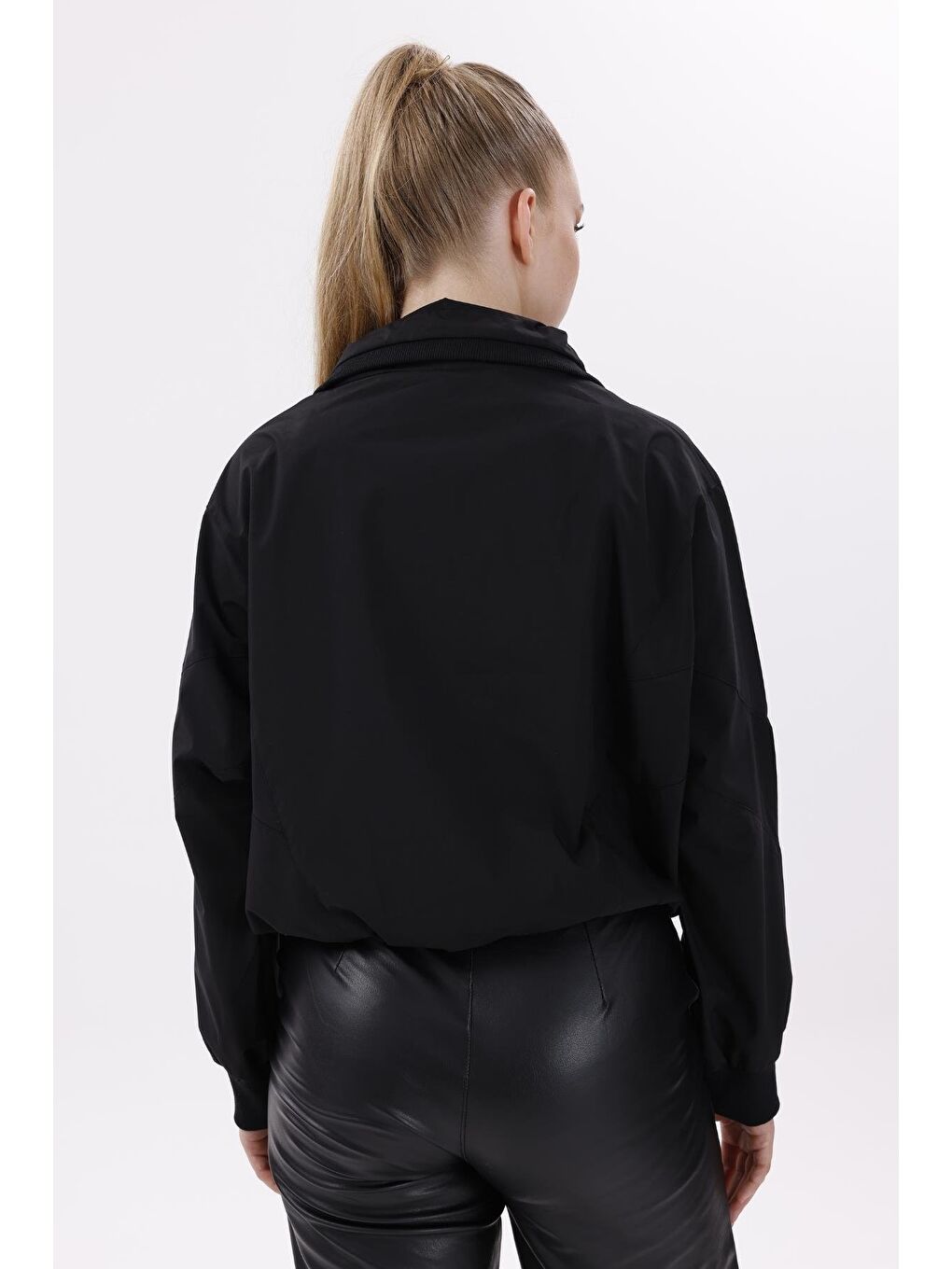 Siyah Kadın Dik Yaka Su Ve Rüzgar Geçirmez Oversize Crop Mevsimlik Yağmurluk Rüzgarlık-6