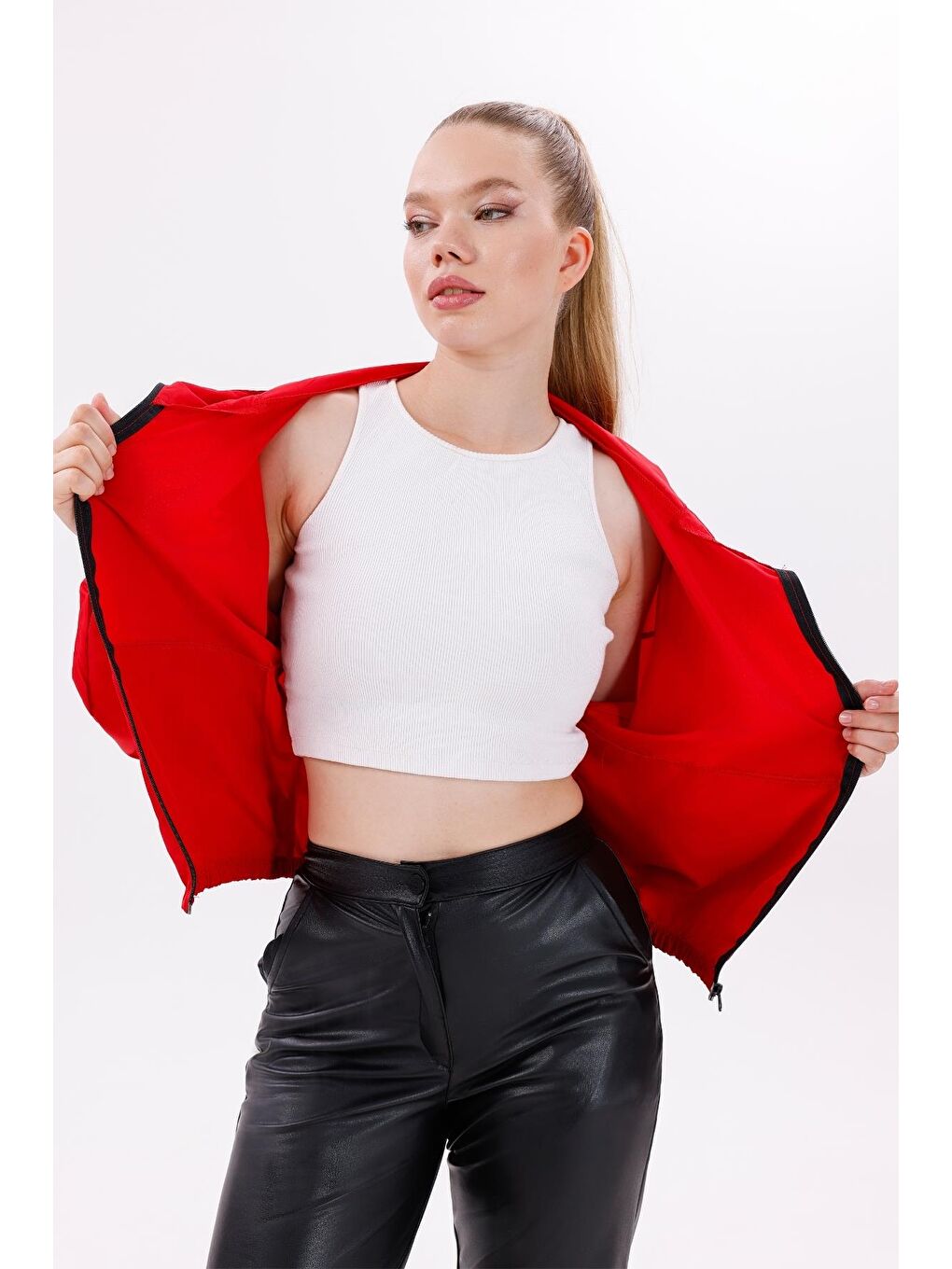 Kırmızı Kadın Kapüşonlu Su Ve Rüzgar Geçirmez Oversize Yağmurluk - Rüzgarlık-3