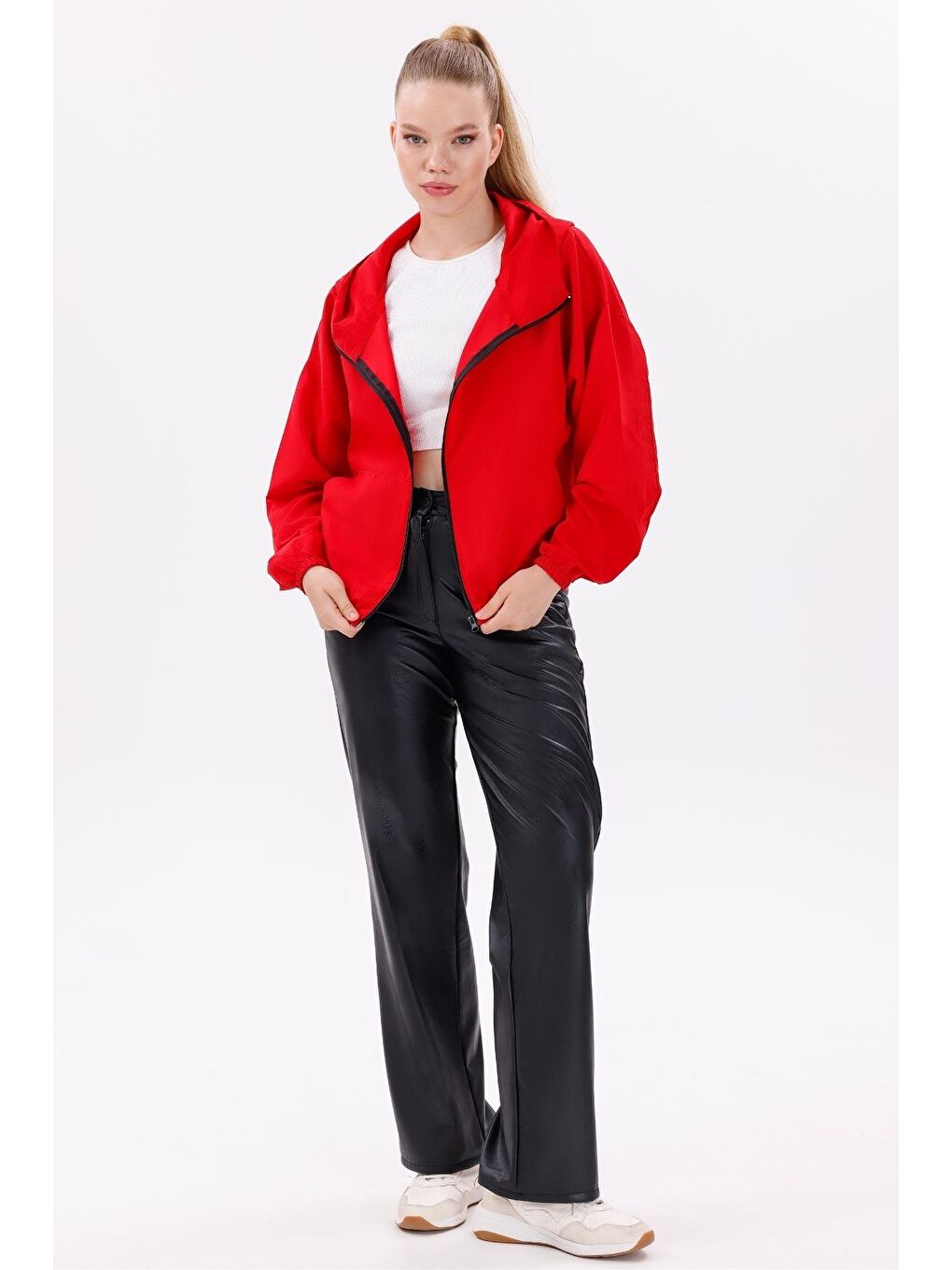 Kırmızı Kadın Kapüşonlu Su Ve Rüzgar Geçirmez Oversize Yağmurluk - Rüzgarlık-4