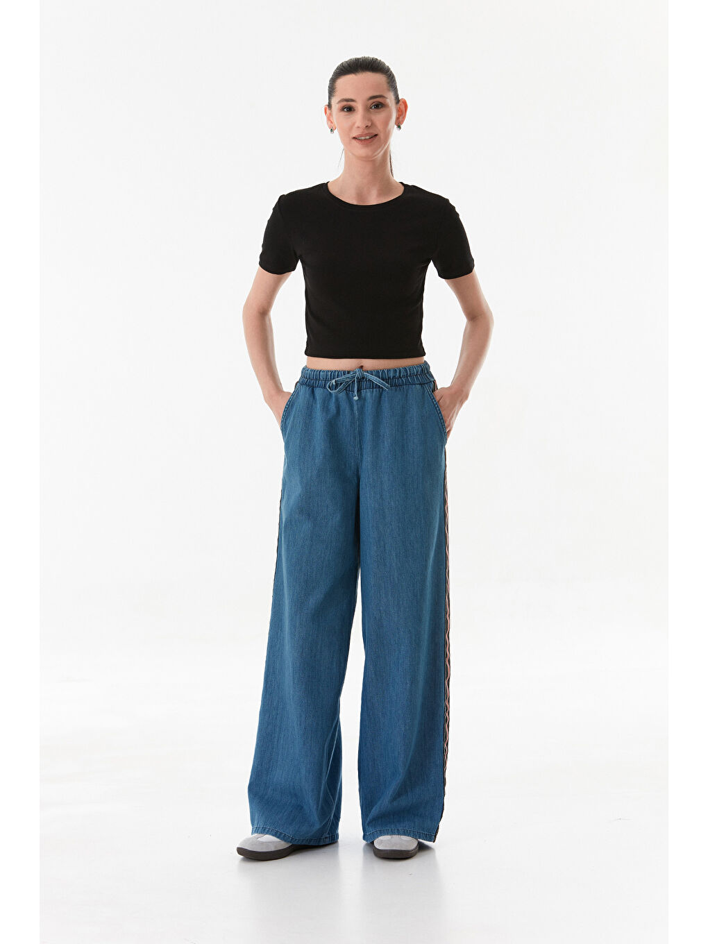 Siyah Basic Bisiklet Yaka Crop Tişört-1