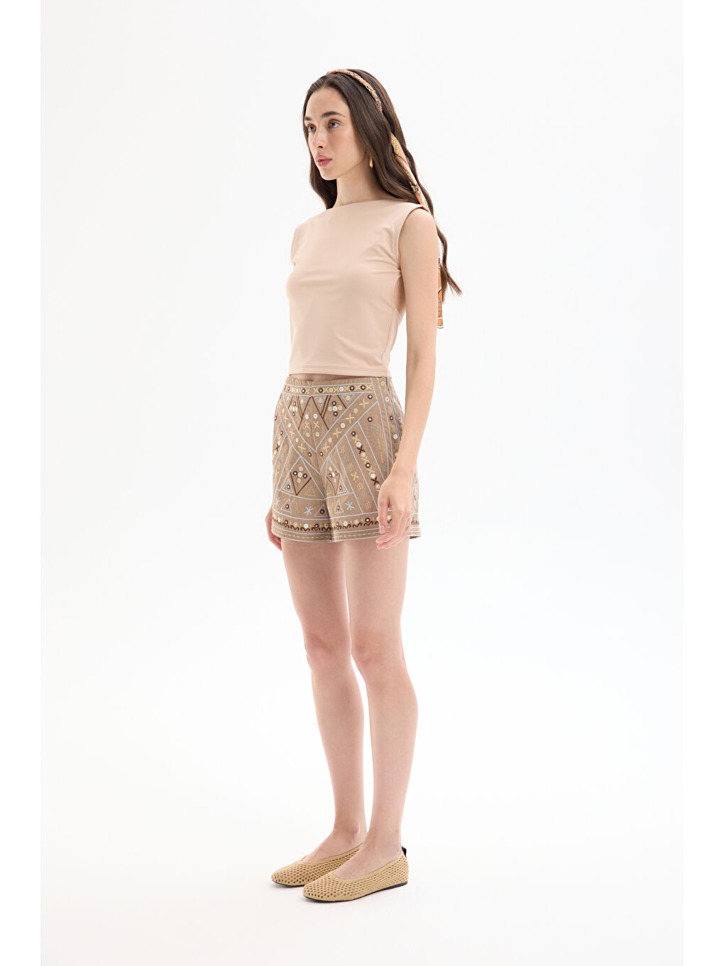 Etnik Nakış İşlemeli Pul Süslemeli Mini Şort Bej-2