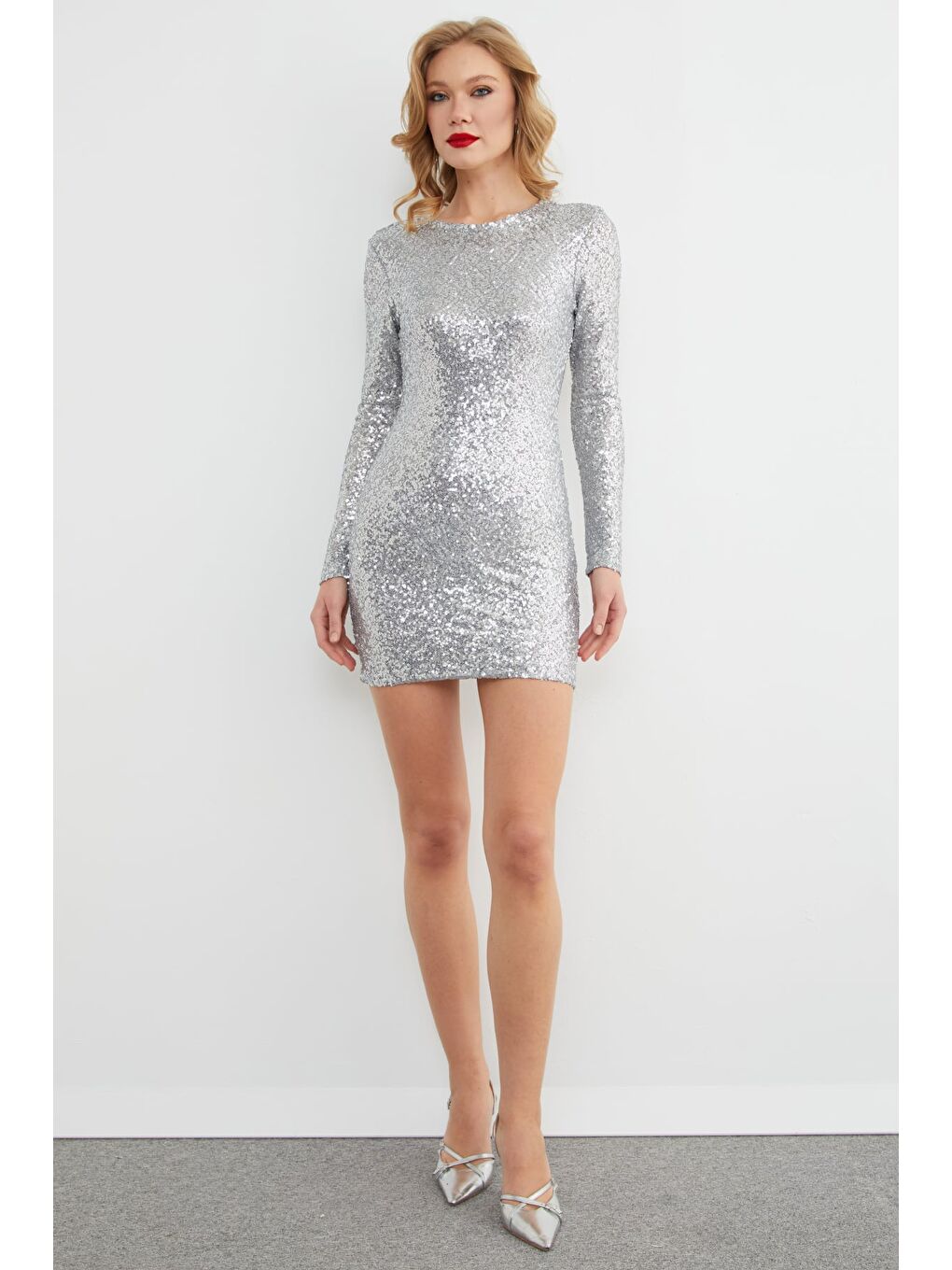 Gri Sırt Dekolteli Pul Payet Mini Elbise-1