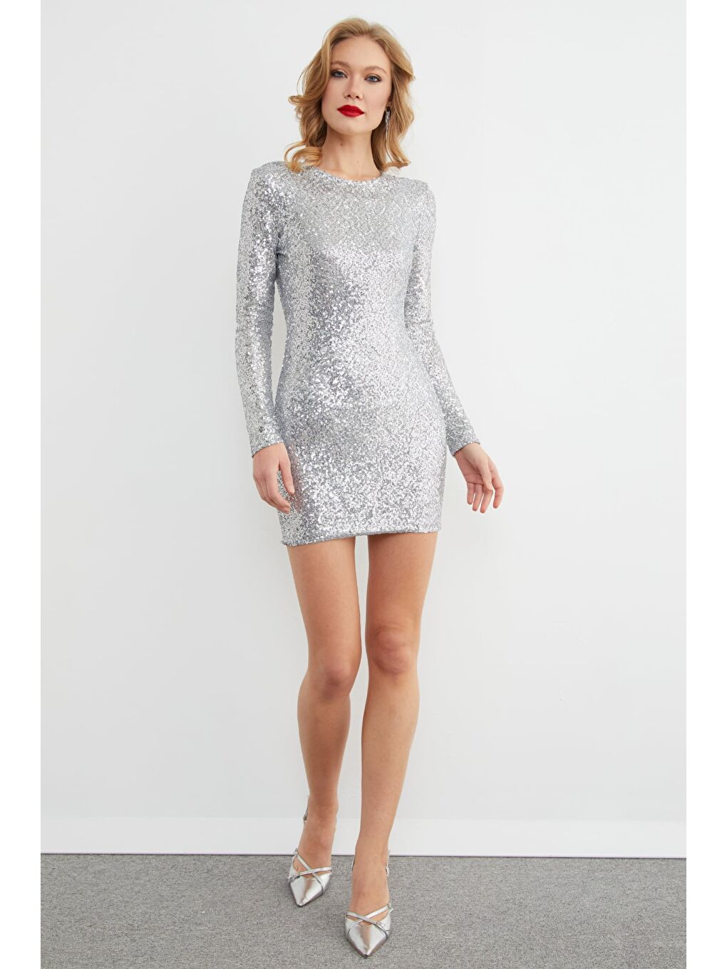 Gri Sırt Dekolteli Pul Payet Mini Elbise-3