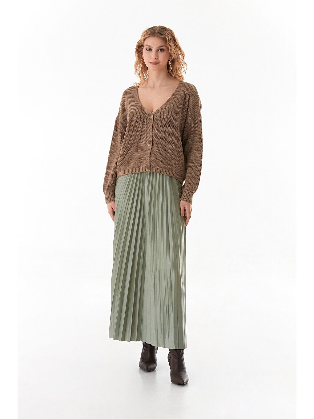 Kahverengi Düğmeli V Yaka Triko Hırka-1