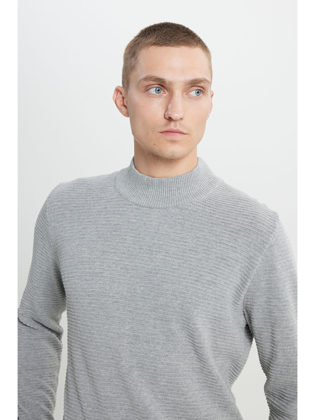 Erkek Gri Melanj Recycle Standart Fit Yarım Balıkçı Yaka Pamuklu Desenli Triko Kazak-3