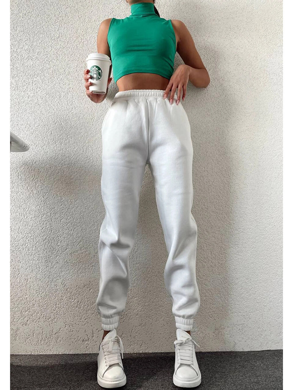 Kadın Beyaz Cepli Beli Paçası Lastikli 3 İplik Şardonlu Eşofman Altı HZL24W-ZK12321