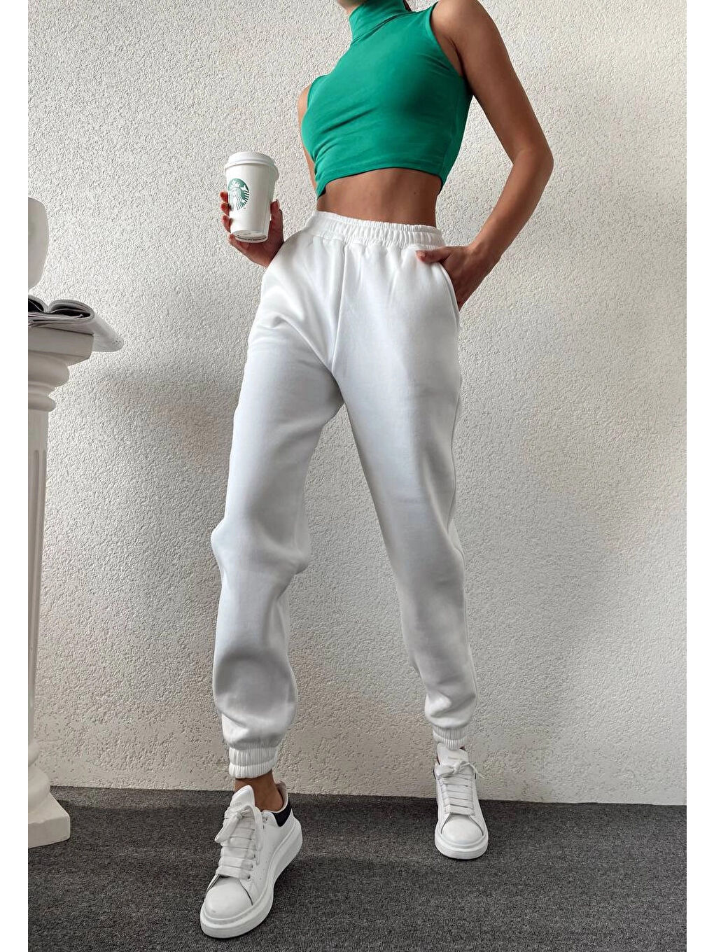 Kadın Beyaz Cepli Beli Paçası Lastikli 3 İplik Şardonlu Eşofman Altı HZL24W-ZK12321-1