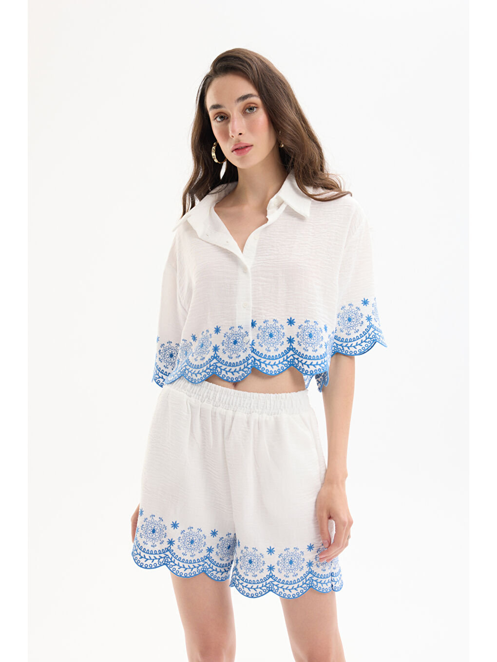 Nakış Detaylı Beli Lastikli Mini Şort Ekru-2