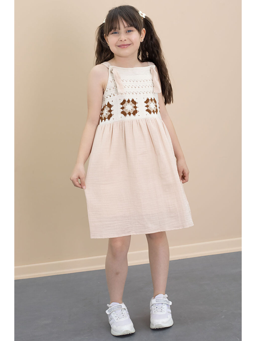 Bej Dantel Detaylı Askılı Kız Çocuk Müslin Elbise 21021-1