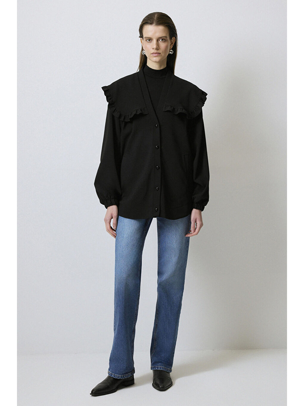 Siyah Geniş Yakalı Krep Hırka