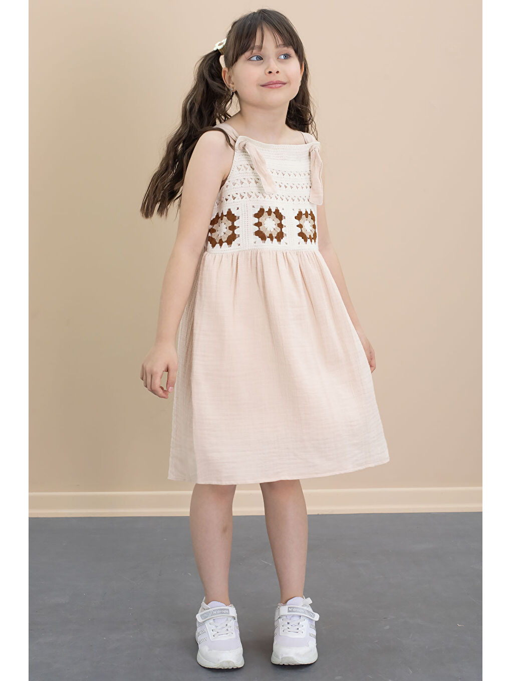 Bej Dantel Detaylı Askılı Kız Çocuk Müslin Elbise 21021-3
