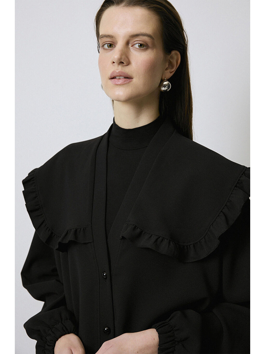 Siyah Geniş Yakalı Krep Hırka-4