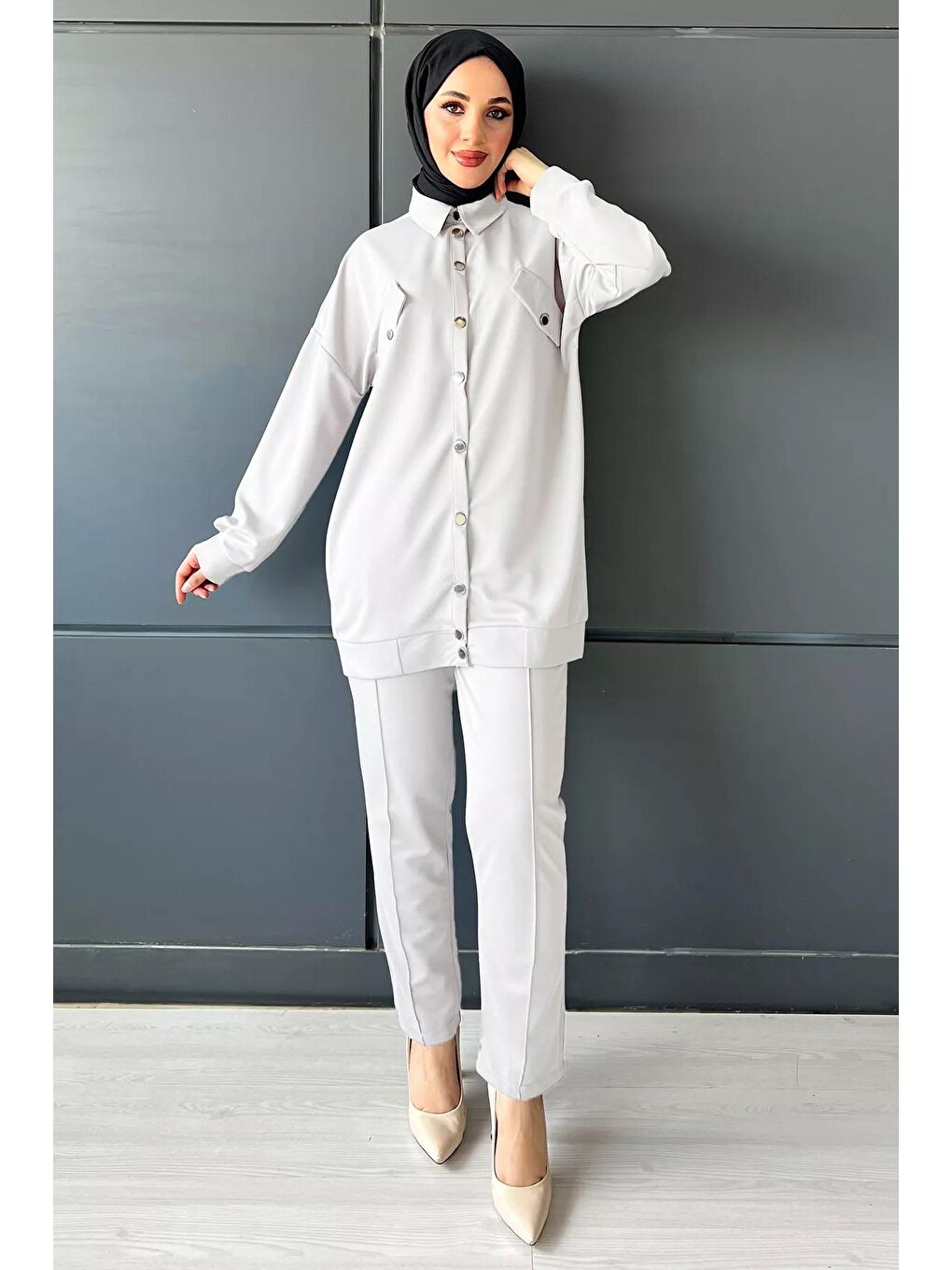 Ekru Üstü Çıtçıt Detaylı Gömlek Pantolon Tesettür İkili Takım