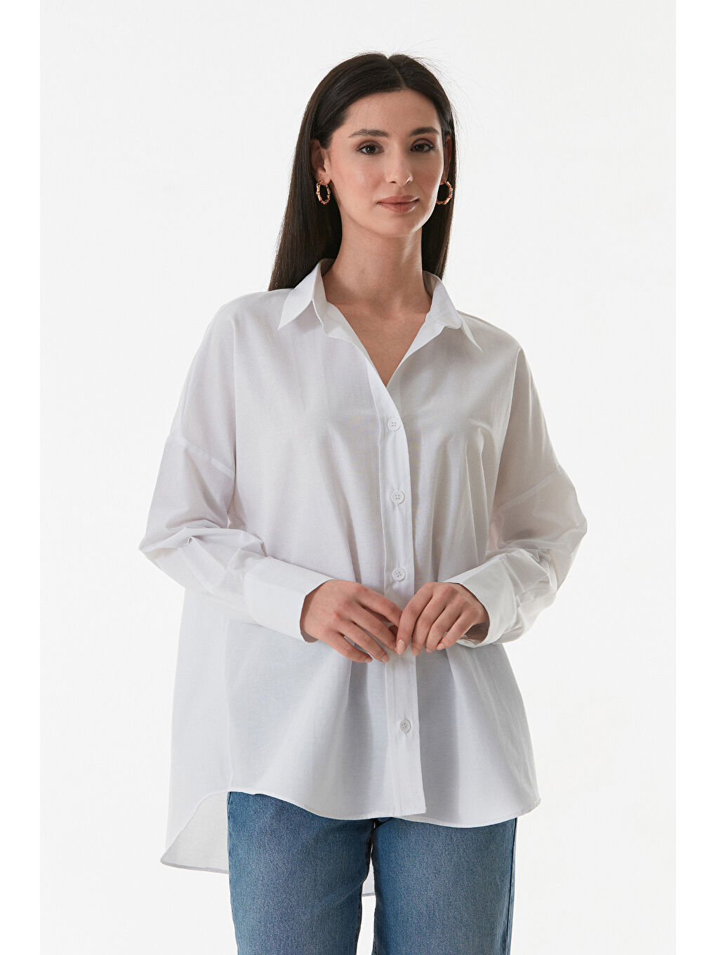 Beyaz Basic Arkası Uzun Salaş Gömlek