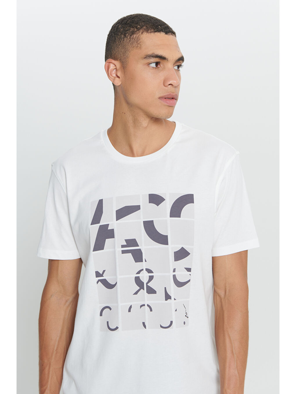 Erkek Beyaz Standart Fit Normal Kesim %100 Pamuk Baskılı Bisiklet Yaka Tişört-3