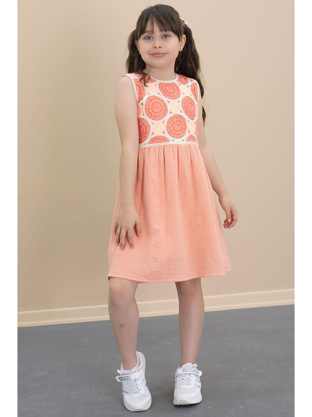Turuncu Dantel İşlemeli Sıfır Kol Kız Çocuk Müslin Kumaş Elbise 21026-2