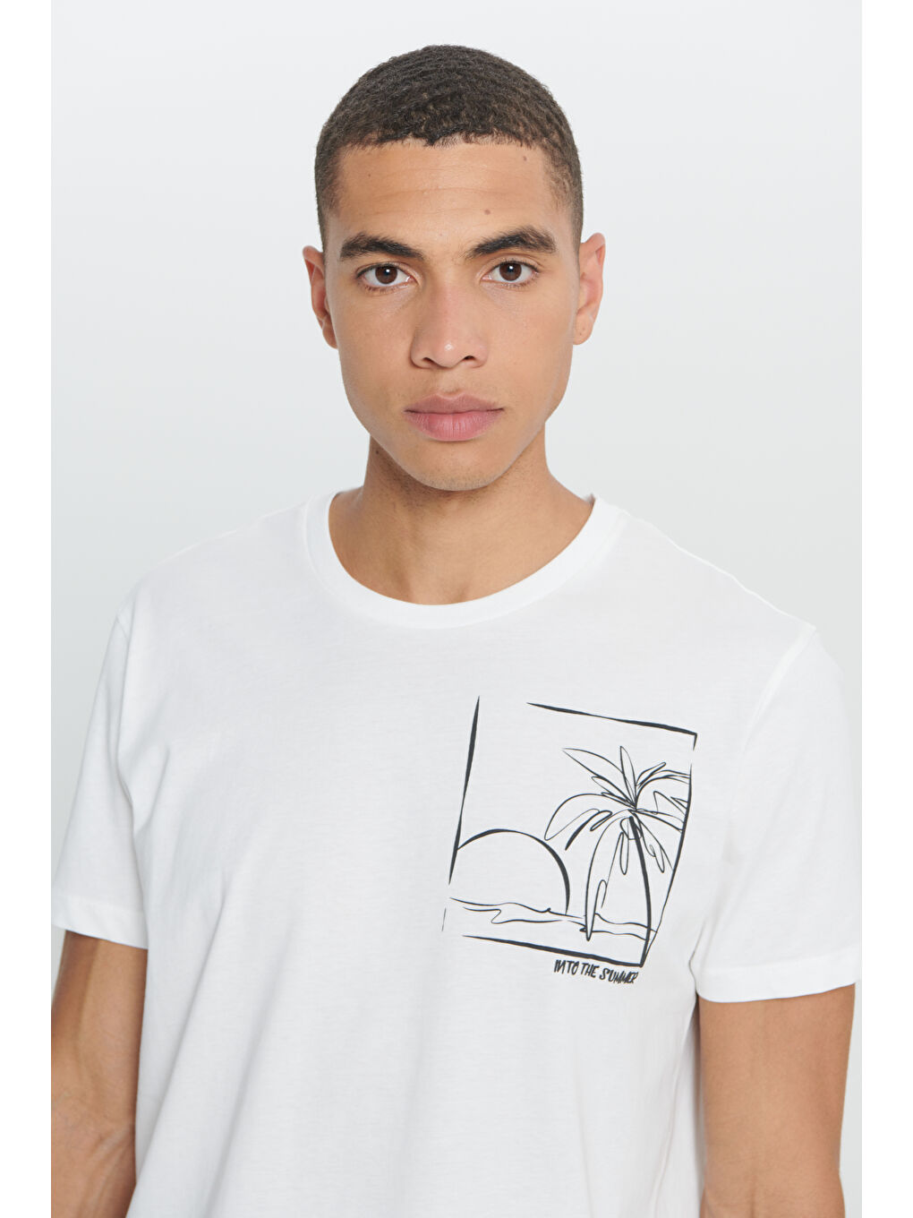 Erkek Ekru Standart Fit Normal Kesim %100 Pamuk Bisiklet Yaka Baskılı Tişört-4