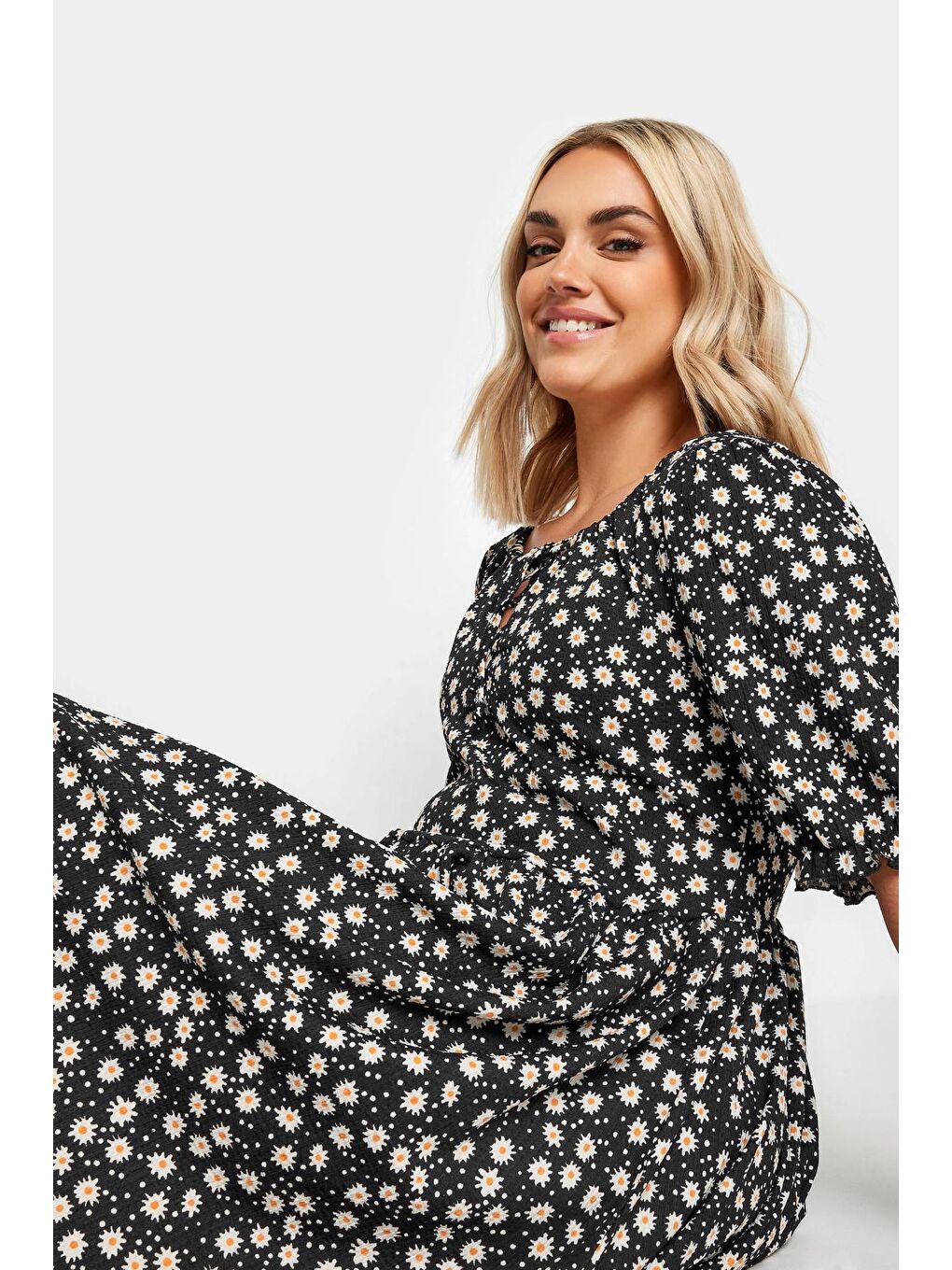 Siyah Büyük Beden Bağlama Detaylı Kolları Fırfırlı Çiçek Desenli Elbise 303188-3