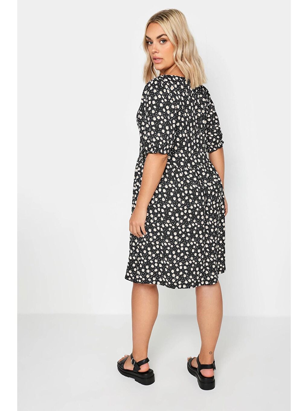 Siyah Büyük Beden Bağlama Detaylı Kolları Fırfırlı Çiçek Desenli Elbise 303188-4