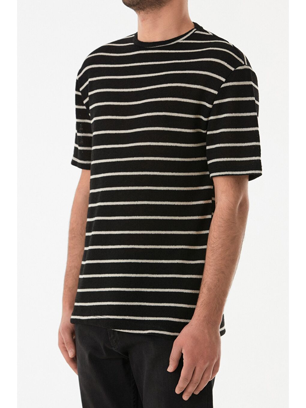 Ekru Çizgili Ajurlu Bisiklet Yaka Triko Tişört-4