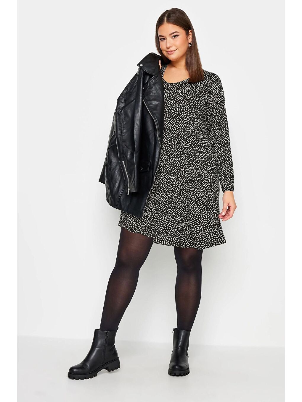 Siyah Büyük Beden V Yaka Uzun Kollu Desenli Kısa Elbise 302737-1