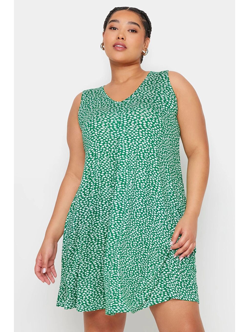 Yeşil Büyük Beden V Yaka Sıfır Kol Desenli Kısa Elbise 303194-1