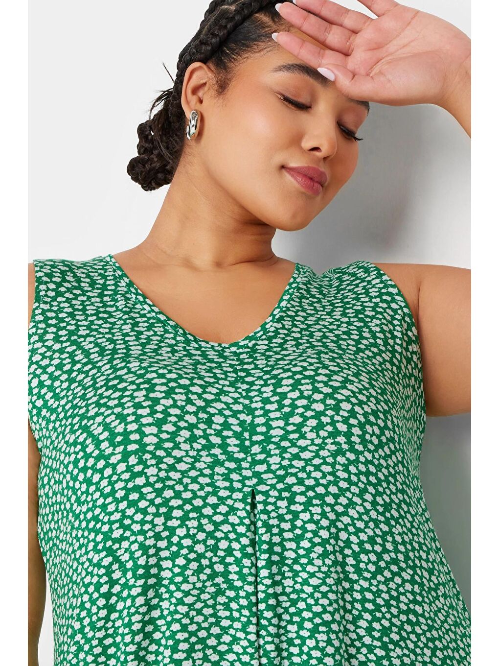 Yeşil Büyük Beden V Yaka Sıfır Kol Desenli Kısa Elbise 303194-3