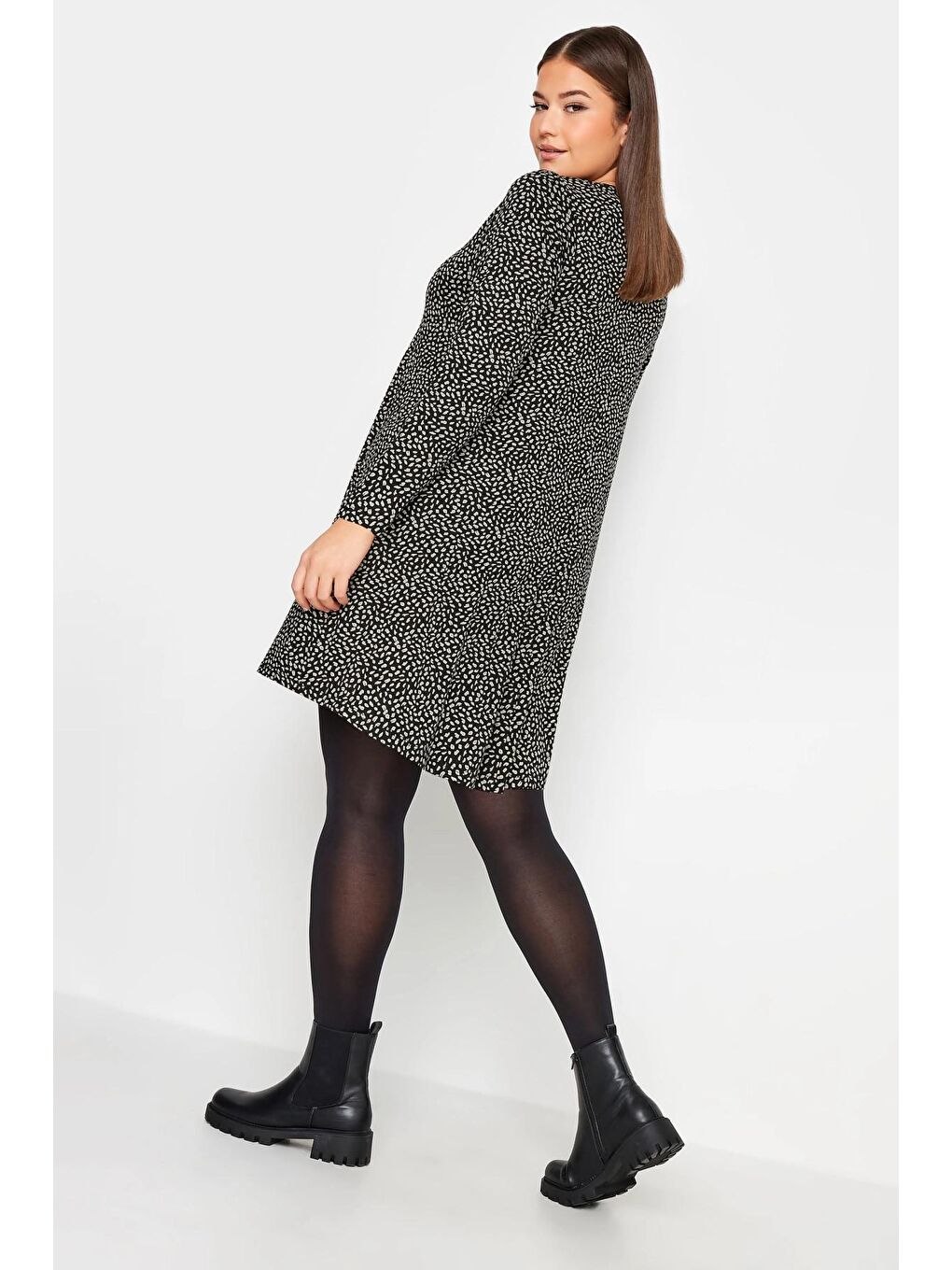 Siyah Büyük Beden V Yaka Uzun Kollu Desenli Kısa Elbise 302737-4