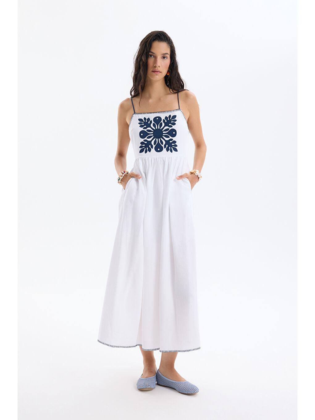 Önü Nakışlı İnce Askılı Keten Midi Boy Elbise Beyaz