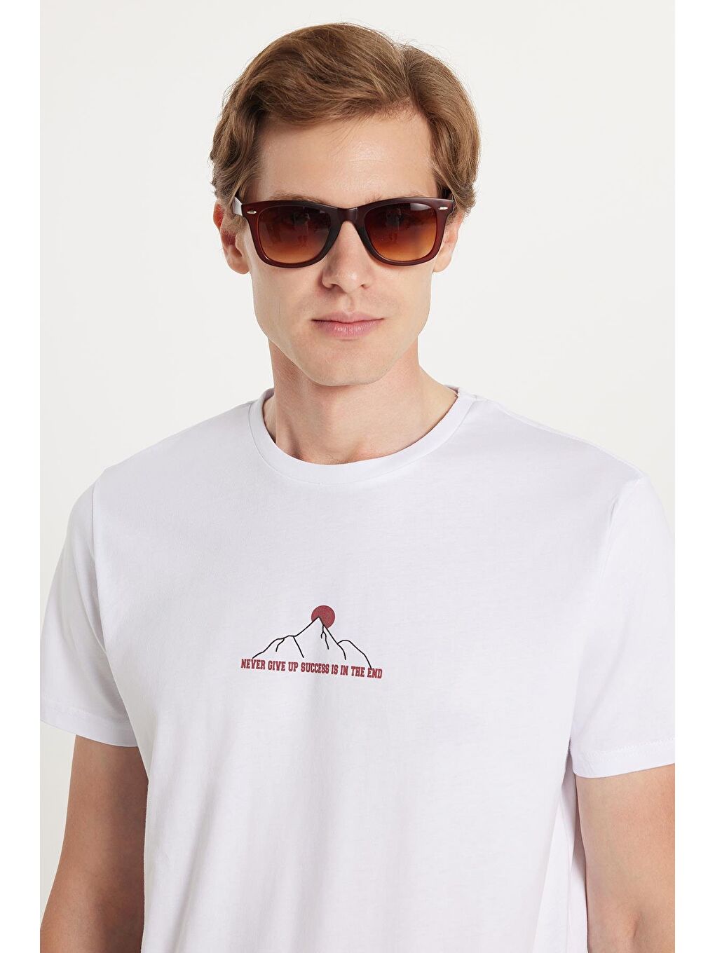 Erkek Slim Fit Dar Kesim %100 Pamuk Yumuşak Dokulu Baskılı Beyaz Bisiklet Yaka Tişört-1