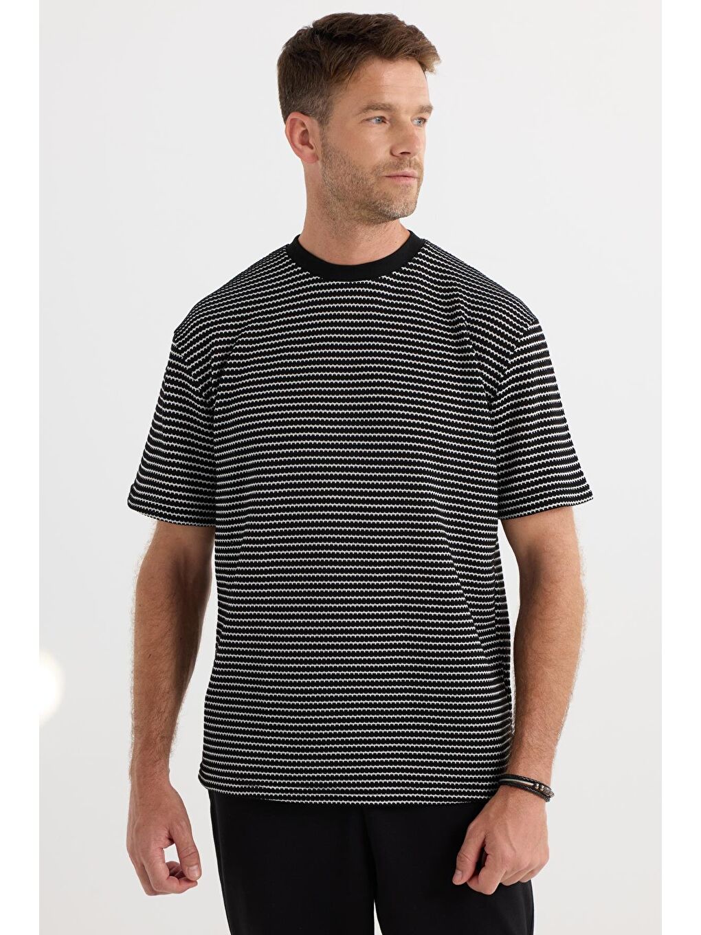 Siyah Erkek Relax Fit Rahat Kesim Pamuklu Bisiklet Yaka Örme Tişört-4
