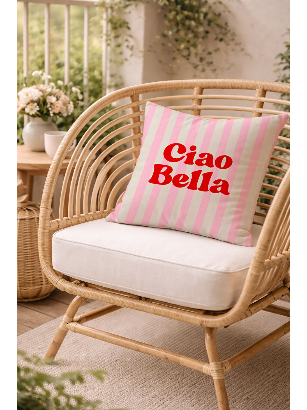 Kırmızı Dekoratif Kırlent Kılıfı Ciao Bella Yazılı Pembe Çizgili Tasarım Çift Taraf Baskılı TKB65551