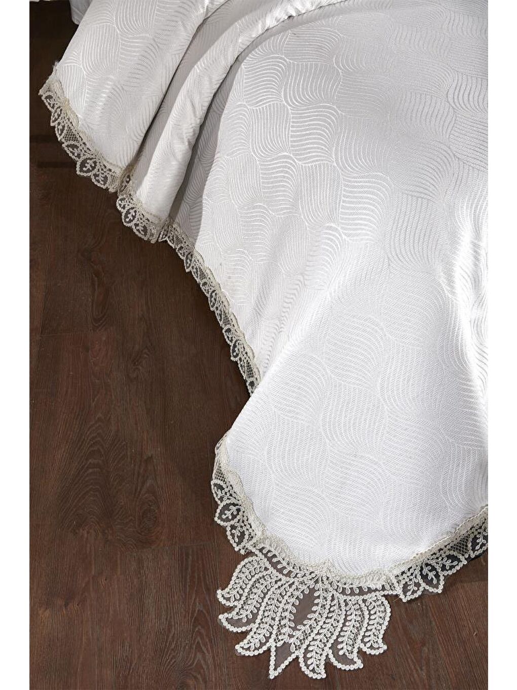 Karışık Fransız Dantelli Velmora Çift Kişilik Yatak Örtüsü 230x250 cm-2